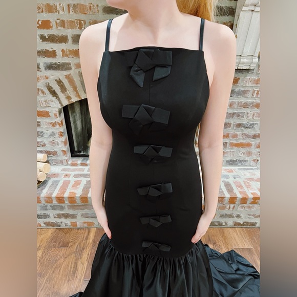 Ruffled Hem Maxi Prom dress w/ bows - Picture 5 of 6